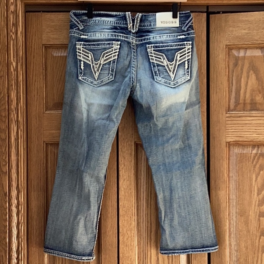 Vigoss the Chelsea distressed denim blue jean capris. Women’s size 7/8